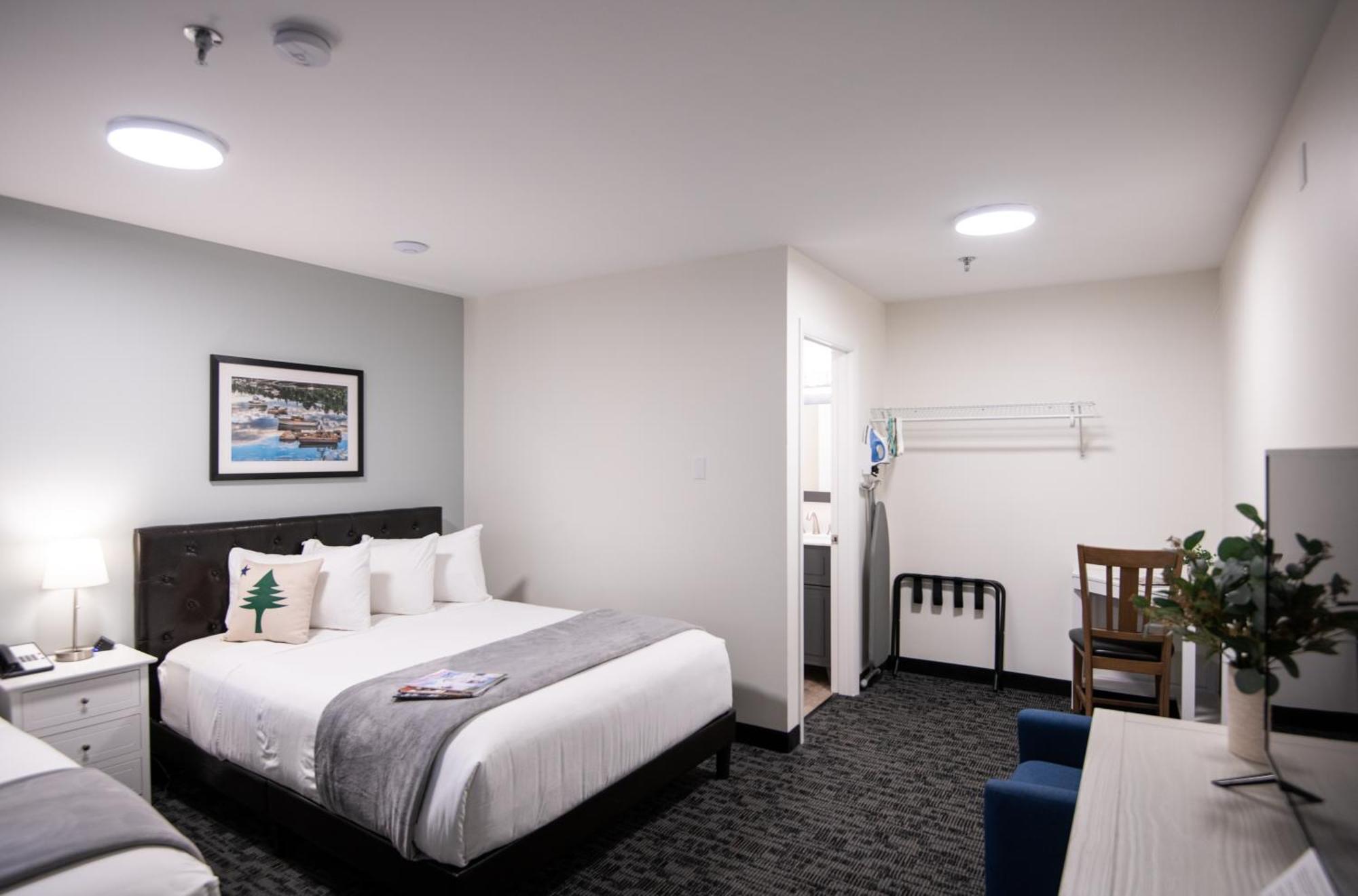 Main Street Hotel *
