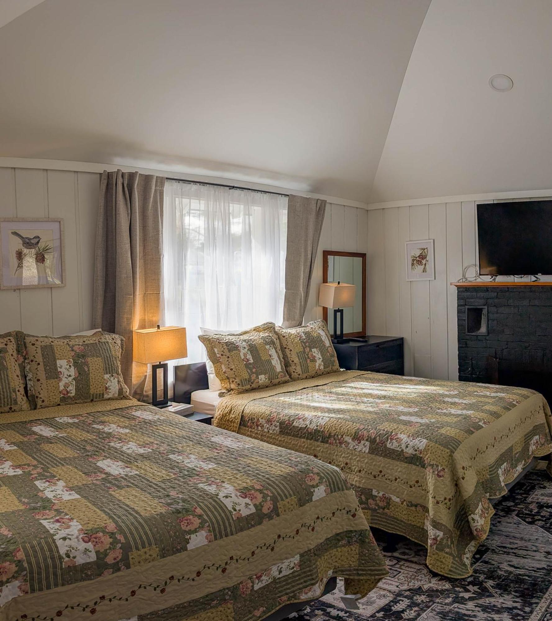Motel Hinckleys Dreamwood