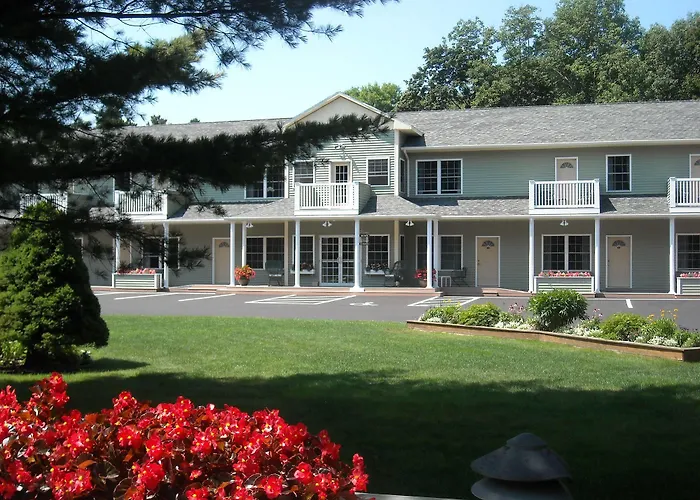 Cromwell Harbor Motel